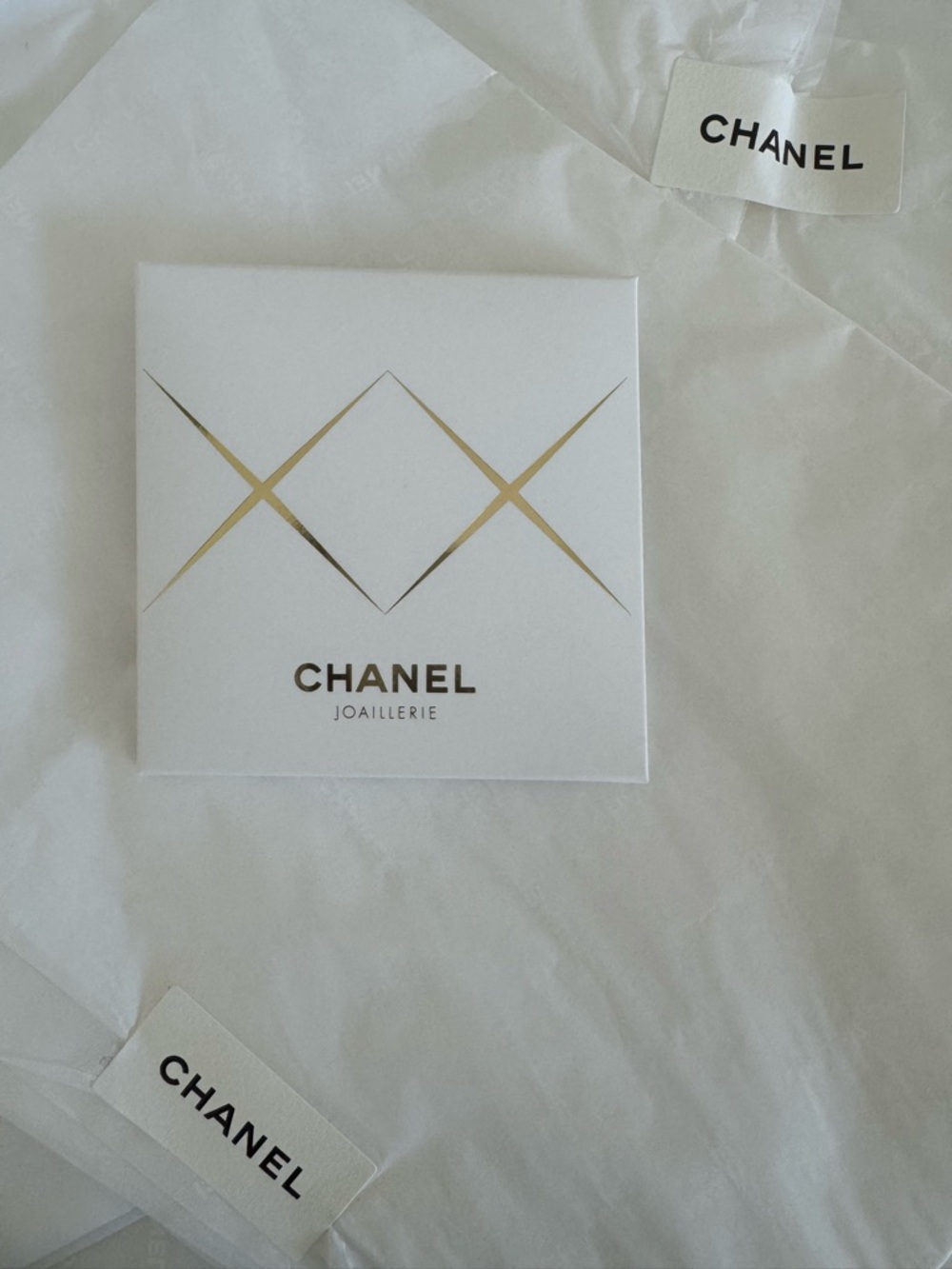 Chanel Ribbon & Packaging Set in White & Black - Picture 7 of 16